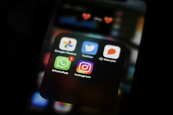 Smartphone screen showing social media apps including Instagram, WhatsApp and Twitter